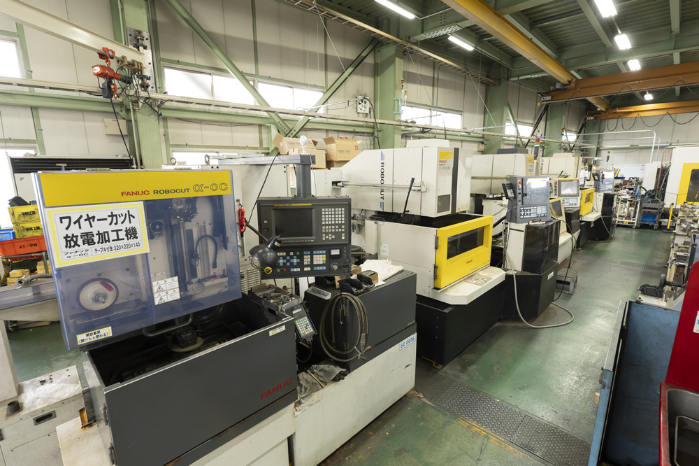 ワイヤ放電加工機:FANUC ROBOCUT(4台)