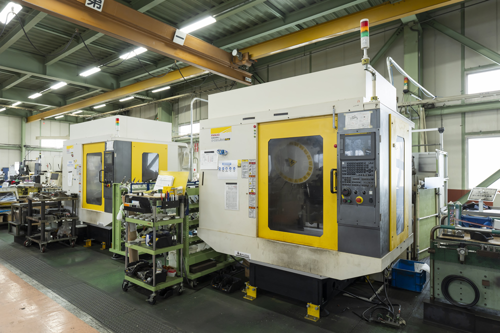 マシニングセンター:FANUC(2台)・MAKINO(1台)